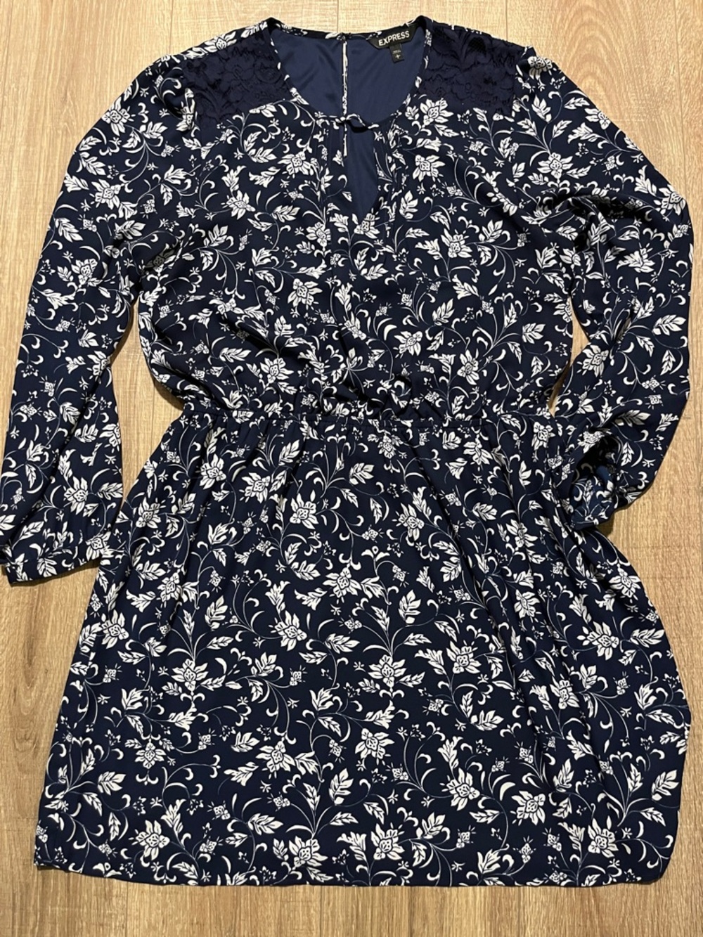 Express Women’s Navy Floral Keyhole Waist Dress Size L